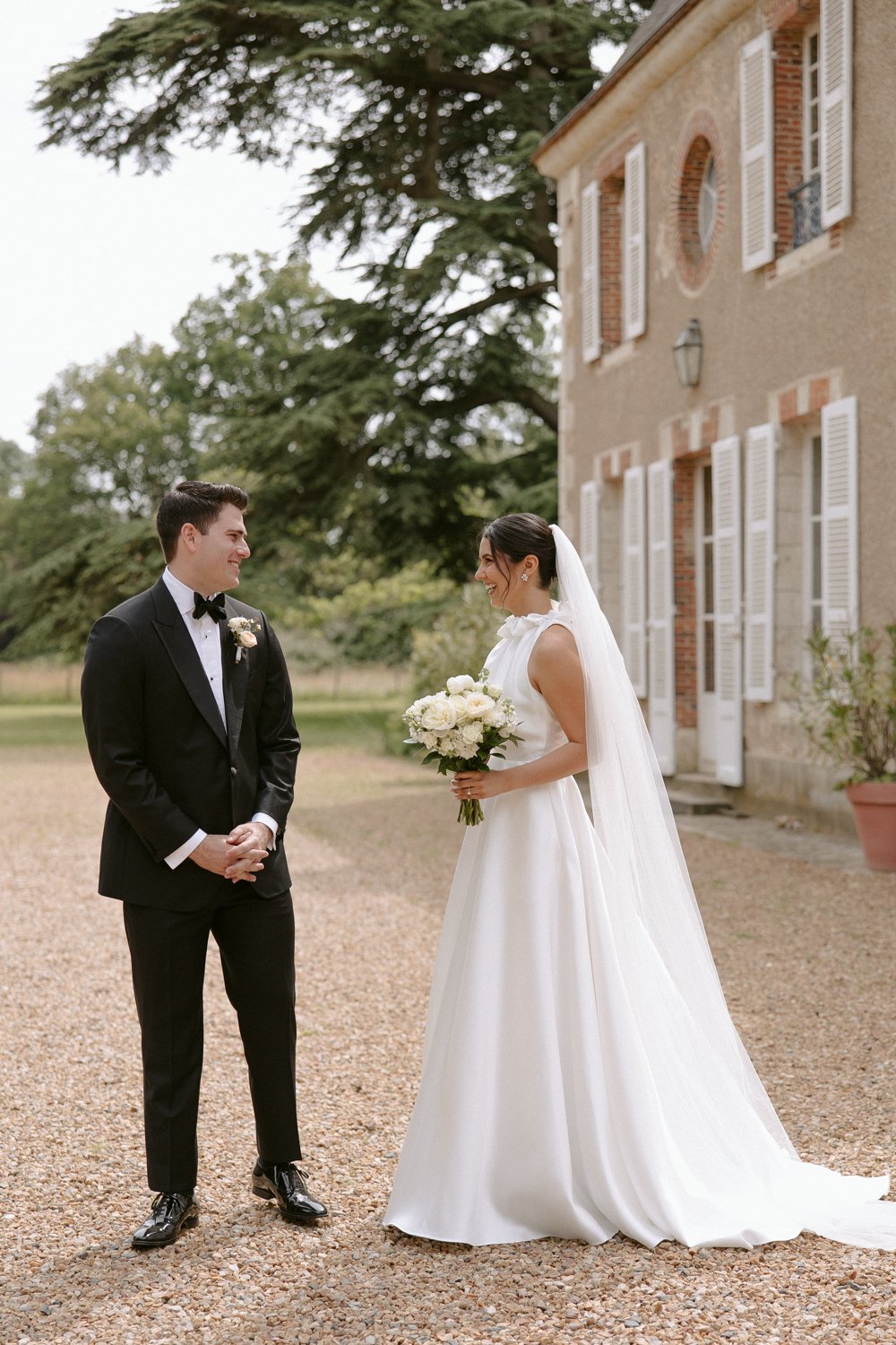 chateau de bouthonvilliers wedding photographer paris couple first look