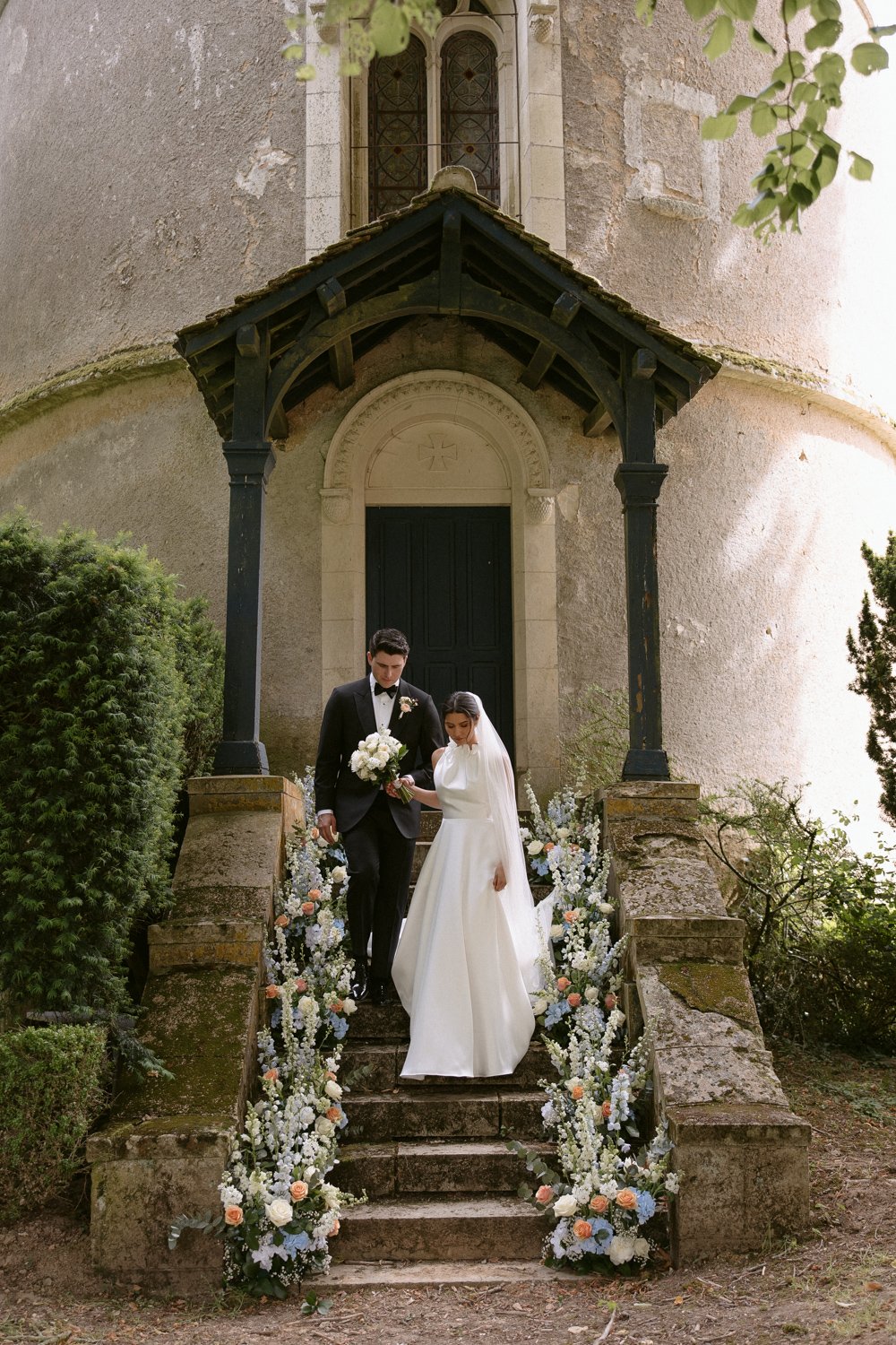 chateau wedding photographer paris couple portrait chapel