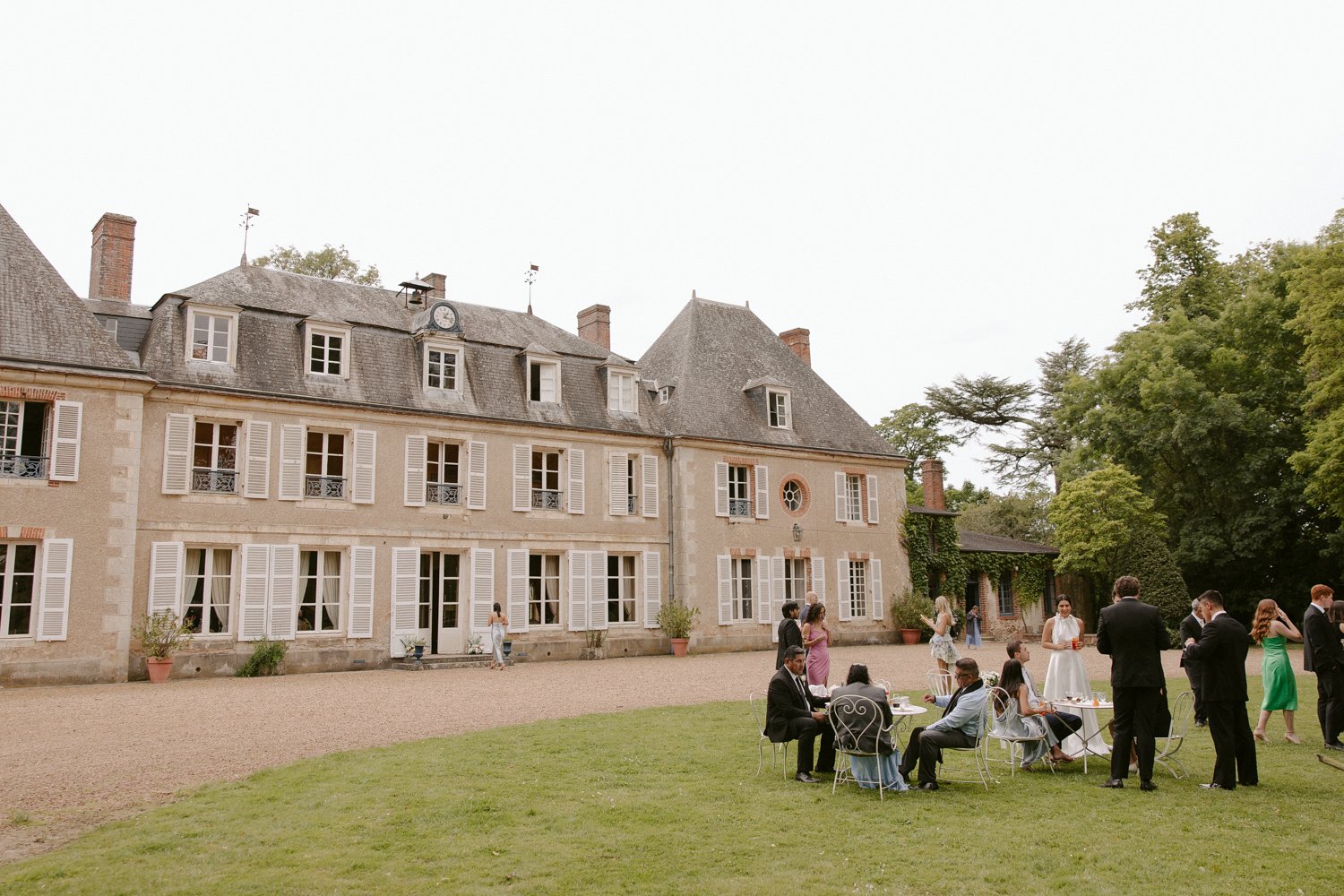 chateau wedding paris guests cocktail hour