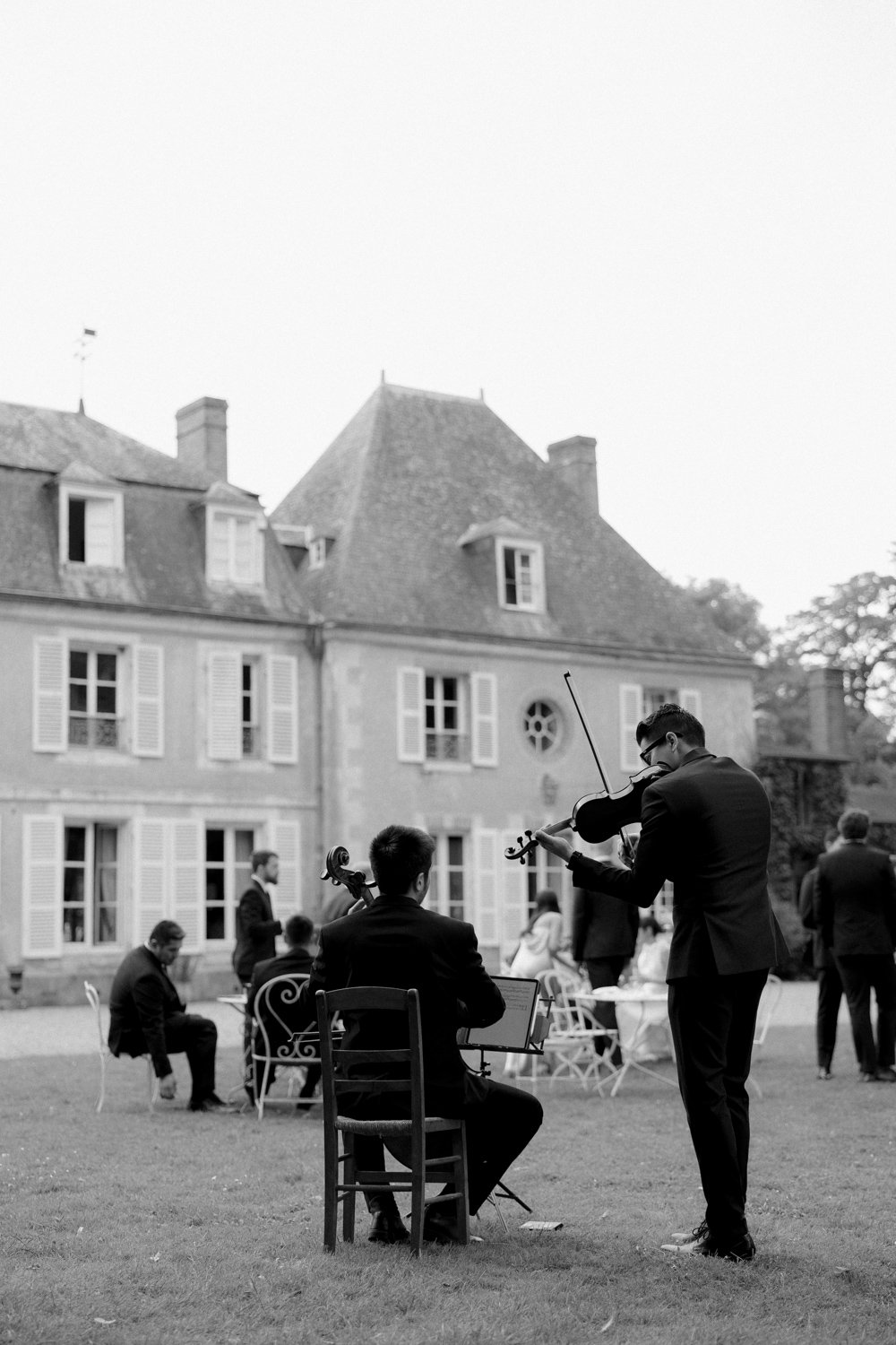 chateau wedding paris guests cocktail hour Santiago Falcon